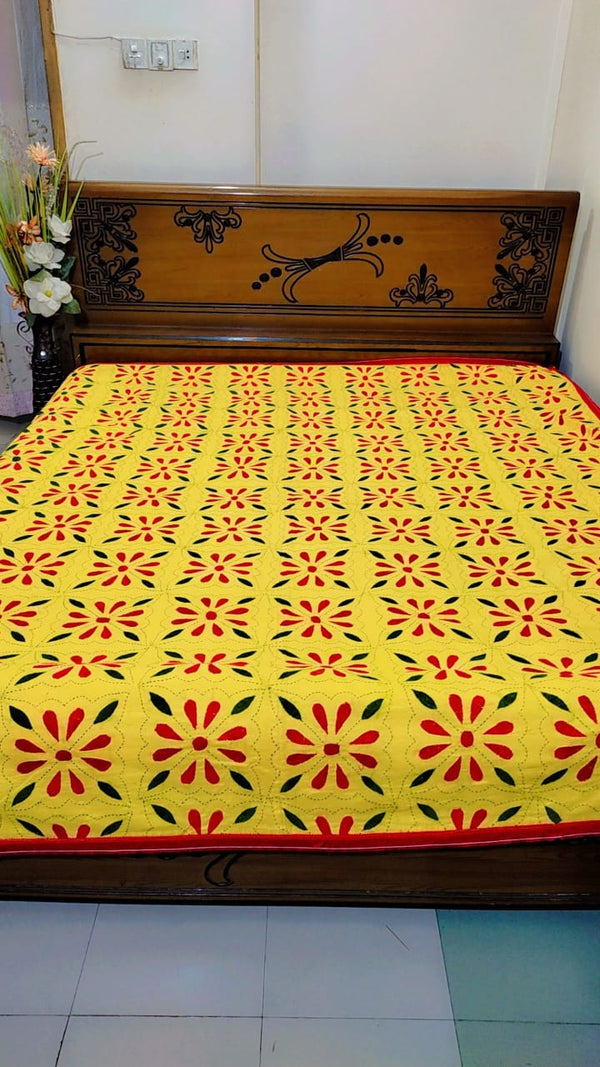 হলুদ নয়নমনি কাঁথা